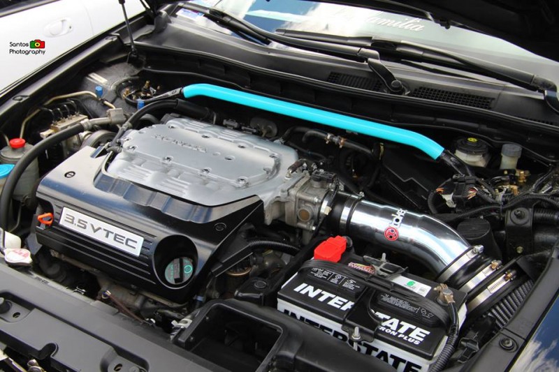 engine bay blue strut bar.jpg